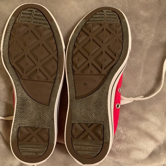 Red converse - Picture 3 of 3